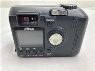 Nikon Coolpix 885 w/ Nikkor Zoom 8-24mm 3X optical zoom f/2.8-4.9
